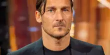 Sognando Balllando, Totti in lacrime: «Maradona era eccezionale, ci manca tanto. Io ballerino? Dopo chiude il programma»
