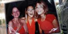 Chiara Poggi, due verità dalle gemelle K: per Stefania era un?amica del cuore, per Paola quasi un?estranea. E quella foto mai scattata