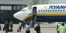 Ryanair, biglietti verso l'aumento per l'estate (dopo il calo): «Profitti annuali scesi del 16%»