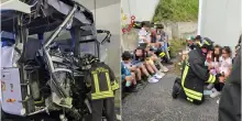 Incidente Lomazzo, scontro in galleria sulla Pedemontana: bus di alunni in gita si schianta con un camion: morta una maestra, due feriti gravi