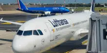 Il capitano va in bagno, il copilota ha un malore improvviso: volo Lufthansa resta senza nessuno al comando per 10 minuti