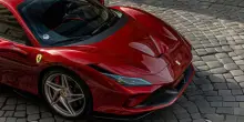 Truffa delle Ferrari, auto incidentate vendute come originali: come funziona il raggiro e gli altri casi