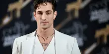 Damiano David: «Una fan ha bevuto il mio sudore. Io e Cameron Dove siamo la coppia più sana e felice. Francesi? Noi italiani facciamo le cose meglio»