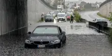 Maltempo, allerta gialla sul Nord Italia: in arrivo temporali, rischio nubifragi ed esondazioni anche a Milano
