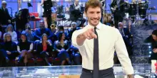 Striscia contro Affari tuoi, l'ultima accusa: «Induce al gioco d'azzardo, c'è rischio ludopatia». Il parere dell'esperto