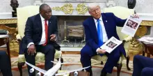 Trump, scontro con il presidente del Sudafrica Ramaphosa nello Studio Ovale: «Uccidete i bianchi, è un genocidio»