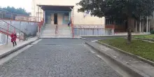 Bimbi maltrattati a scuola, la maestra di Marano incastrata dalle immagini delle telecamere