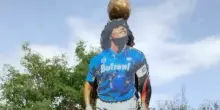 Scudetto Napoli, inaugurata statua di oltre 6 metri dedicata a Maradona