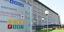 Ragazzo malato di tumore muore, indagati per omicidio volontario i genitori: «Gli hanno impedito di curarsi»