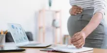 Bologna, dipendente incinta viene licenziata, la reintegrano e abortisce: l'azienda la caccia (di nuovo)