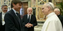 Papa Leone XIV incontra il Napoli, l'udienza dura troppo e i calciatori perdono il treno: «Non sono romanista, la mia cuoca napoletana voleva essere qui»