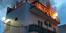 Incendio in una mansarda, morti fratello e sorella: «Erano depressi, hanno lasciato una lettera». La mamma era in ospedale con il papà