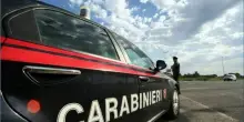 Contromano in autostrada, carabinieri di passaggio salvano mamma e bambina