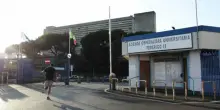 Napoli, specializzando del Policlinico picchiato mentre scrive una ricetta