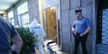 Donna accoltellata dal marito dopo una lite a Grugliasco: è gravissima. A dare l'allarme la figlia della coppia che era in casa