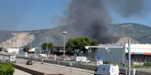 Nola, incendio all?Interporto: vigili del fuoco ancora al lavoro
