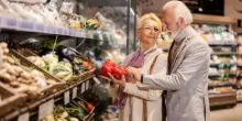 Pensioni e caro vita, sconti e offerte per chi fa la spesa: la lista completa dei supermercati aderenti