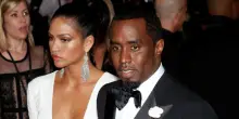 Diddy, l'assistente personale a processo: «Mi ha aggredita sessualmente e ha sbattuto la testa di Cassie contro l'angolo del letto»