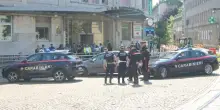 Morto a 13 anni a Milano, accoltellato da un pusher cubano: il ragazzino era stato aggredito insieme al suo cane