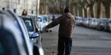 Parcheggiatore abusivo uccide a coltellate un 30enne dopo una lite