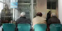 Prestazione universale, fino a 850 euro per gli anziani over 80 non autosufficienti: come ottenerli e i requisiti Isee. La guida completa
