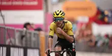 Giro d?Italia 2025, impresa di Simon Yates: conquista la maglia rosa a Sestriere