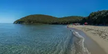 Fa un tuffo in mare e non riemerge più, morto 66enne. L'allarme, i soccorsi e il malore: cosa è successo