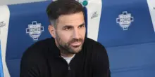 Inter, Fabregas annuncia: «Resto al Como». Alternative Vieira o Chivu