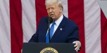 Trump vieta i viaggi negli Usa da 12 Paesi, ingresso limitato per altri 7. «Motivi di sicurezza nazionale»