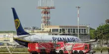 Turbolenza e atterraggio di emergenza sul volo Ryanair: 9 feriti, anche un bambino di 2 anni