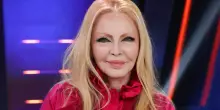Patty Pravo, i sei matrimoni (e quello celtico con Riccardo Fogli), le droghe, il carcere: «Le altre detenute si affacciavano a guardarmi»