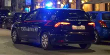 Rubens Bertocchi uccide la moglie Elena Belloni con la pistola e poi si spara, omicidio-suicidio in casa nel Bergamasco. L'allarme dato dal figlio