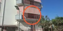 Quarto, due fratelli di 34 e 42 anni fermati per l'omicidio del padre: il cadavere era nascosto in una ?cassapanca