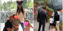 Harry e Meghan Markle a Disneyland (come Lady D) per il compleanno di Lilibet: le giostre, la torta a tema e l'abbraccio con papà