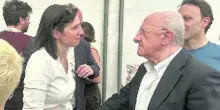 Regionali Campania e terzo mandato: mini-disgelo De Luca-Schlein e un saluto in attesa del vertice