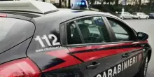 Anziano di 81 anni spara alla moglie e la uccide: il colpo alla testa