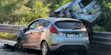 Chieti, scontro frontale tra due auto: morte quattro persone. L'incidente nei pressi dello stadio Angelini