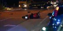 Incidente in moto sul lago di Garda: morta coppia di fidanzati, il terribile schianto contro un furgone