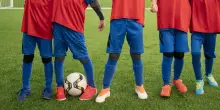 Arbitro 20enne picchiato da un papà al torneo di calcio under 12: «Un giorno di festa per bimbi trasformato in violenza»