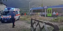 Gianni morto a 17 anni travolto dal treno: sequestrato il cellulare. Ipotesi sfida