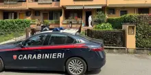 Romolo Baldo ucciso a coltellate, l'uomo trovato morto in casa: l'allarme, le ferite da taglio e le indagini sui familiari