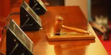 Uccise la madre Milena Calanchi in casa, Carlo Evangelisti condannato a 21 anni di carcere: la convivenza, le liti e l'alcolismo