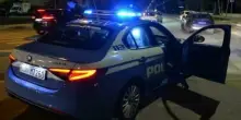 Donna torna e casa e trova uno sconosciuto che dorme sul divano: «Volevo solo riposare»