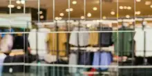 Max Mara, sciopero delle lavoratrici: «Ci hanno chiamate grasse, mucche da mungere e consigliato esercizi per dimagrire»