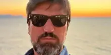 Malore improvviso in mare, Giangiacomo Giorgio muore a 51 anni mentre fa il bagno con le figlie