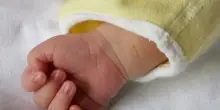 Come sta Pietro, il bimbo di 9 mesi in coma dopo le gravi lesioni alla testa e al torace