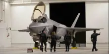 F35 israeliani modificati (grazie agli Usa) prima dell'attacco all'Iran: i serbatoi di riserva per aumentare l'autonomia di volo