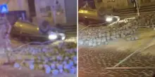 Napoli, auto si ribalta nella notte: polizia municipale sul posto