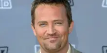 Matthew Perry, il dottor Plasencia si dichiara colpevole: «Fornì la ketamina all'attore di Friends». Rischia 40 anni di carcere