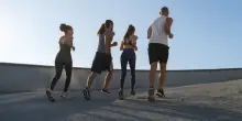 L'allenamento per mettersi in forma prima delle vacanze estive: «Ecco il super training salva-prova costume. Gli squat non devono mancare»